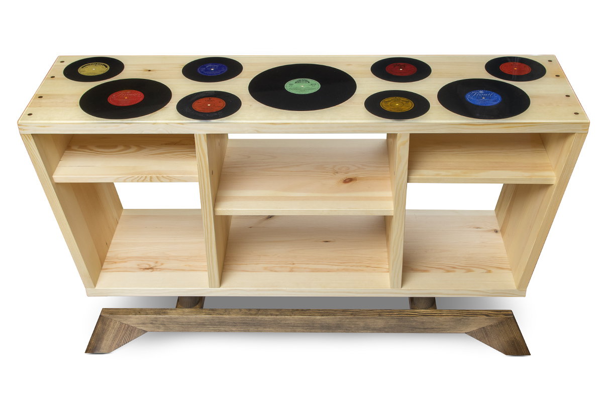 stół z drewna z płytami gramofonowymi - idealny pod adapter, gramofon