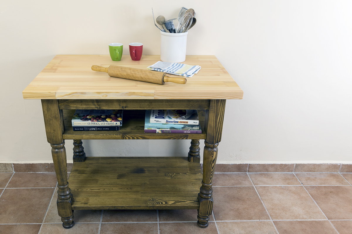 ekskluzywny stolik z drewna do kuchni